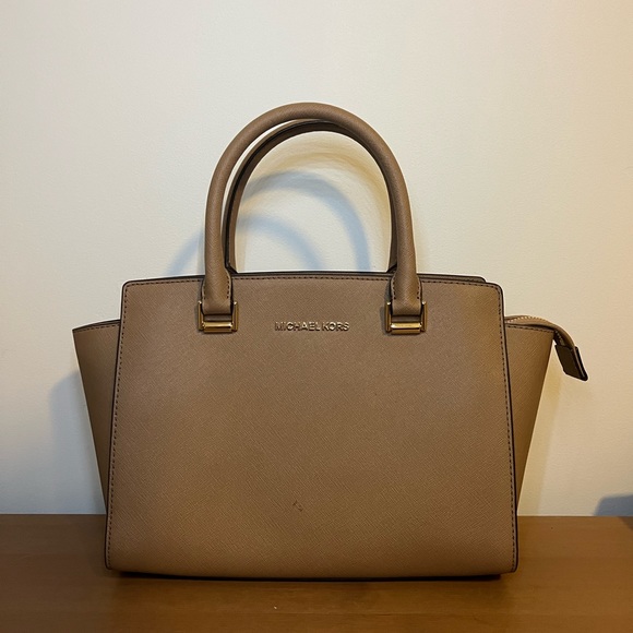 Michael Kors Selma Handbag - Picture 2 of 4